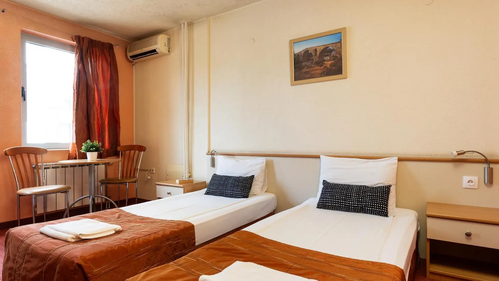 Hotel Brod - Free Parking Sofia 3*,